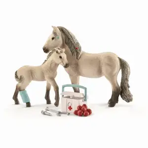 SCHLEICH NORTH AMERICA 42430 Hannah's First Aid Kit Toy Animal Figures, Ages 3 & Up