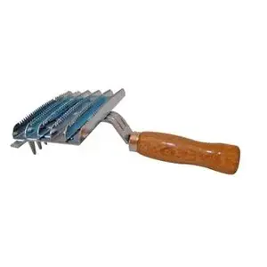 Partrade Trading Corp 244250 Curry Comb W/ Teeth 6 Bar