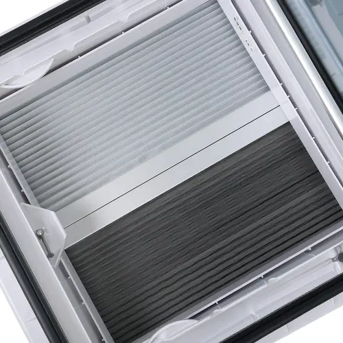 450 mm x 400 mm Roof Skylight Hatch Fly Net + White LED 450 mm x 400 mm Roof Skylight Hatch Fly Net + White LED