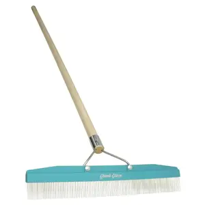 Grandi Groom AB24 18 in. Professional Carpet Rake